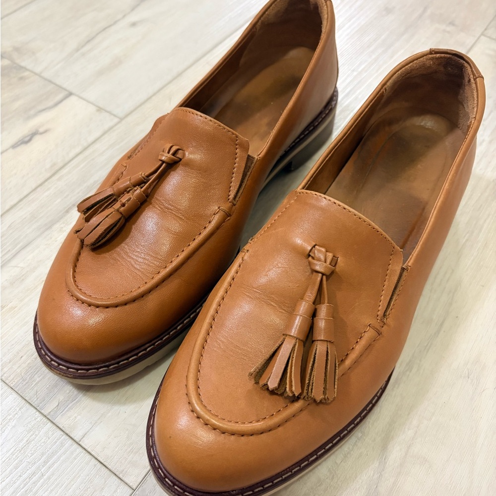 Samuel Hubbard Tassels Traveler Loafers cognac leather color.